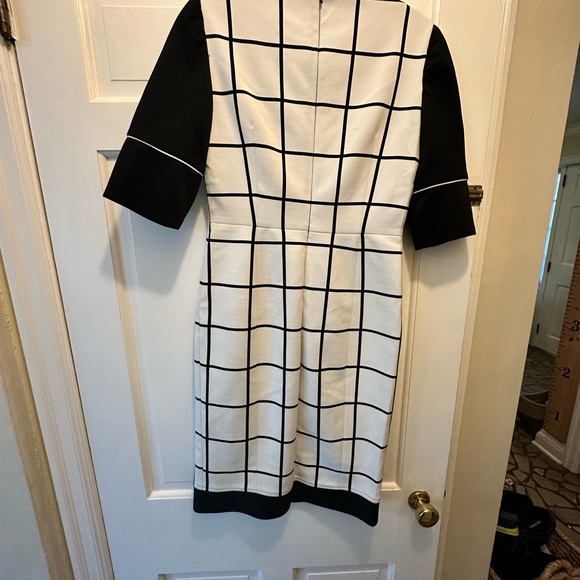 Karen Millen Black and White Windowpane Short Sleeve Sheath Dress Size 8 - Picture 3 of 4